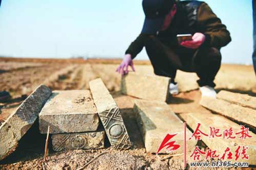 安徽农民犁地发现东汉古墓群