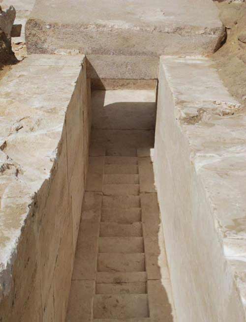 埃及发现3700年前金字塔