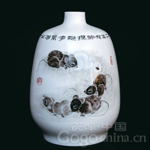 易炳萱大师手绘十二生肖精品瓷器花瓶之鼠_收藏艺术品