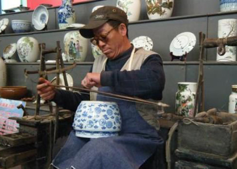 全国首个锔瓷作品展在唐山举办