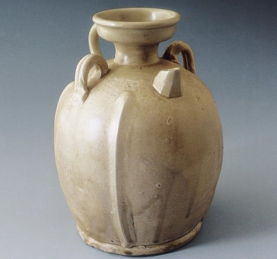 图：长沙古窑出土的古瓷壶