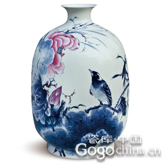 何传宏大师手绘荷塘翠鸟陶瓷青花花瓶