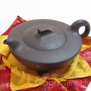 百元紫砂壶只适用于泡茶,一万元左右的紫砂壶才适宜收藏