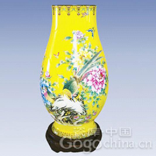 高档瓷器珐琅彩国礼黄地锦上添花和瓶