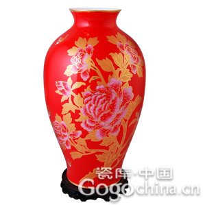 描金金牡丹中国红瓷花瓶
