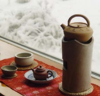 用紫砂壶泡茶，享受人间芳香