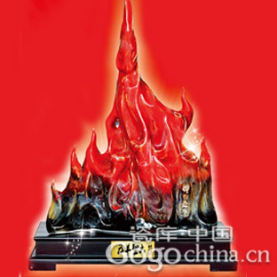 名瓷欣赏—广州亚运会会徽五羊圣火瓷雕