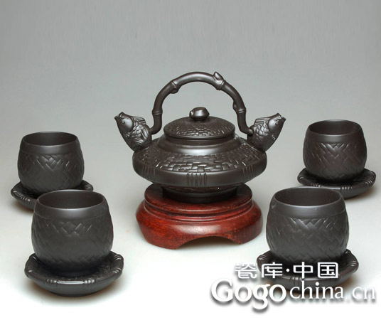 紫砂茶具的身上方与圆的艺术气息被广泛的实用