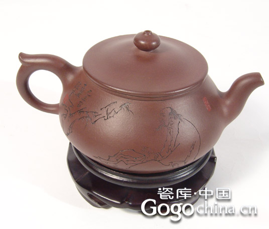 伴随着龙年礼品紫砂茶具热，壶具收藏增值空间增幅明显