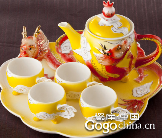 陶瓷茶具形象化，是作为龙年礼品的一大特征