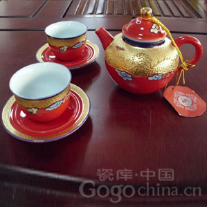 皇殿瓷高档中国红浮雕黄金龙台湾茶具